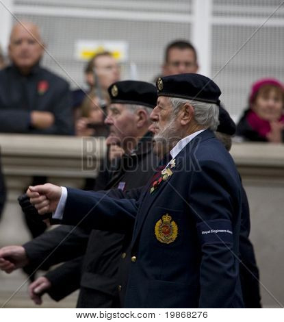 WHITEHALL, Londres - 8 NOV: Les anciens combattants de la Royal Engineers assister à la revois Royal de la Légion Britannique