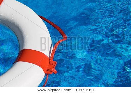 Pneumatici di salvataggio in piscina