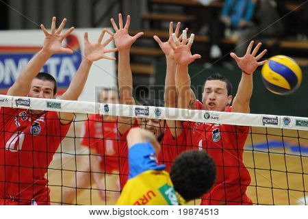 KAPOSVAR ฮังการี - 27 กุมภาพันธ์: Kaszap, Nagy และ Ferreyra บล็อกลูกในเลอยุโรปกลาง