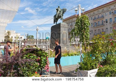 MOSCOW - AUGUST 7: Gardeners installing flower beds in Tverskaya Square during 