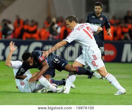 BUDAPEST - SEPTEMBER 29: Sidney Varga (L) (14) und Bodnar in Aktion bei der UEFA-Champions-League-foo
