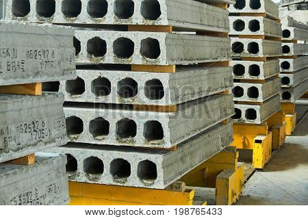 Manufacturing concrete slabs. reinforced concrete production f