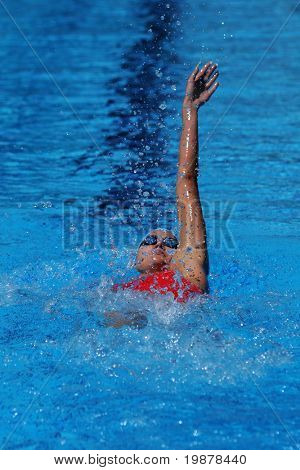 KAPOSVÁR, Węgry - 19 czerwca: Zsuzsanna Jakabos pływa w węgierskiej mistrzostwa kraju na 1 czerwca