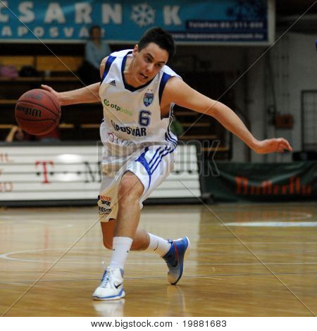 Jönköpings Södra, Ungern - 31 mars: Kornel Kiss i aktion på en ungerska Cup basketmatch Jönköpings Södra vs S