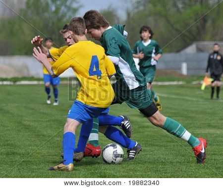 KAPOSVAR ฮังการี - 10 เมษายน: Gergo Princz (4) ในการดำเนินการแข่งขันชิงแชมป์แห่งชาติฮังการีภายใต้ 1