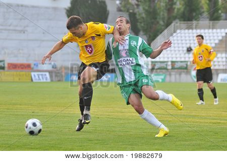 KAPOSVAR ฮังการี - 1 พฤษภาคม: Pereira จูเนียร์ (สีเขียว) ในการดำเนินการที่เป็นเลิศแห่งชาติฮังการี 