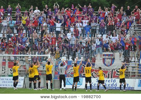 KAPOSVAR ฮังการี - อาจ 1: ผู้เล่น Videoton ฉลองชนะที่เป็น s ชิงแชมป์แห่งชาติฮังการี
