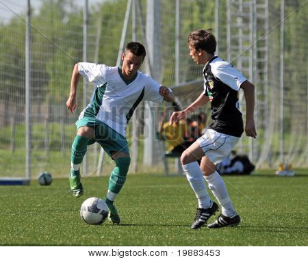 KAPOSVAR ฮังการี - 30 เมษายน: ผู้เล่นไม่สามารถระบุได้ในการดำเนินการในการแข่งขันชิงแชมป์แห่งชาติฮังการี 