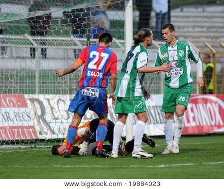 KAPOSVAR, Ungarn - APRIL 10: Arpad Milinte (in gelb) in Aktion bei einem ungarischen nationalen Championsh