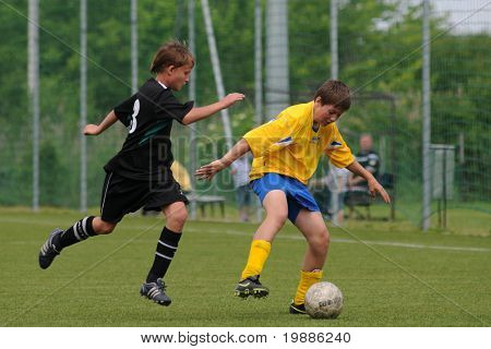 KAPOSVAR ฮังการี - 5 มิถุนายน: Gergo เปรัค (L) ในการดำเนินการที่ชิงแชมป์แห่งชาติฮังการีภายใต้ 1