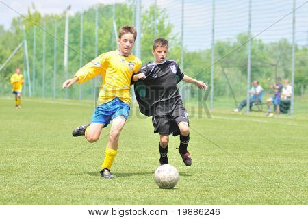 KAPOSVAR, Ungheria - 5 giugno: Roland Vajda (R) in azione al campionato nazionale ungherese sotto 