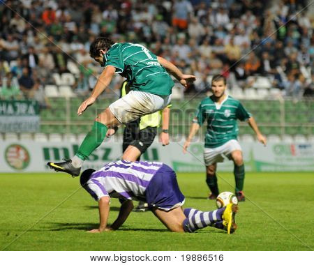 KAPOSVÁR, Maďarsko - 6. srpna: Boris Gujic (v horní) v akci na maďarský národní Championshi