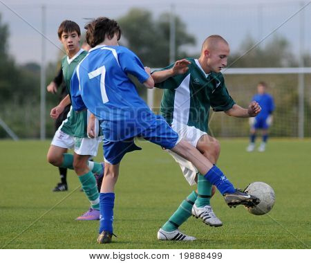 KAPOSVAR, Ungheria - 29 settembre: Balazs Lang (7) in azione presso la u campionato nazionale ungherese