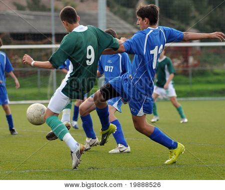 KAPOSVAR, Ungheria - 29 settembre: Richard Csaki (in verde) in azione presso il campione nazionale ungherese
