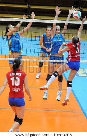 Kaposvar, Ungarn 3. Oktober: Rebeka Rak (9) blockiert den Ball auf die ungarische nb i. Liga Frau Vo