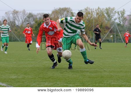 KAPOSVAR, Hongarije - 2 oktober: Arpad Horvath (11) in actie op de Hongaarse National Championship u