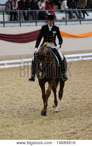 KAPOSVÁR, Maďarsko - 9. října: Heike Kemmer (GER) a její kůň (Quanticu) v herně drezuře