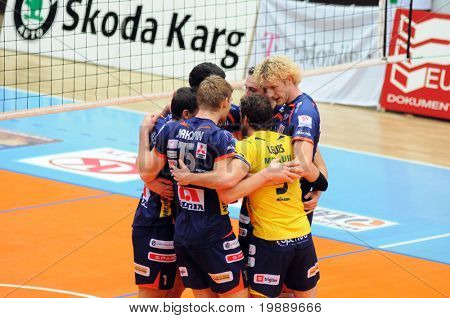 KAPOSVAR ฮังการี - 15 ตุลาคม: Bled เล่นฉลองที่เกมวอลเล่ย์บอลลีกยุโรปกลาง K