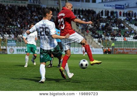 헝가리 전국 대회 socce에서 액션에 있는 KAPOSVAR, 헝가리-10 월 23 일: Tamas Gruz (26)