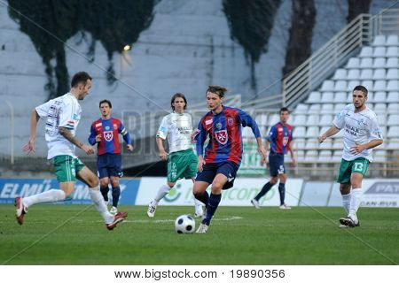 KAPOSVAR ฮังการี - 6 พฤศจิกายน: ผู้เล่นไม่สามารถระบุได้ในการดำเนินการที่เป็นเลิศแห่งชาติฮังการี 