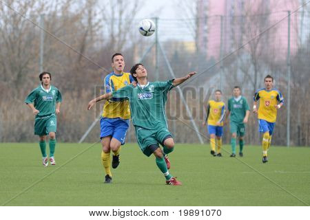 KAPOSVÁR, Unkari - 20. marraskuuta: Daniel Bakos (3 L) toiminnassa on Unkarin kansallinen Champ