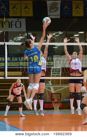 헝가리어 NB I. 리그 승에 행동에 KAPOSVAR, 헝가리-12 월 12 일: Szandra Szombathelyi (10)