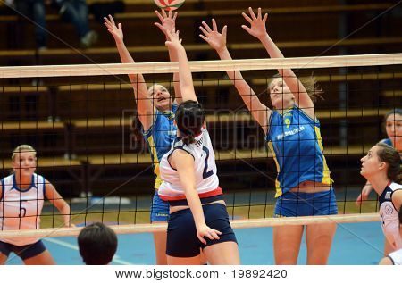 Kaposvar, Ungarn 12. Dezember: Rebeka Rak (9) blockiert den Ball auf die ungarische nb i. Liga Frau 