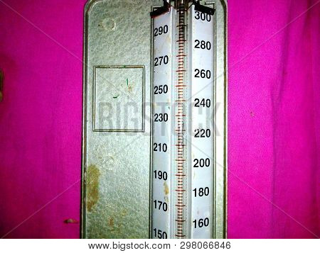 Mercury Pressure Machine Dial Board For Measuring The Patients Blood Pressure Levels.