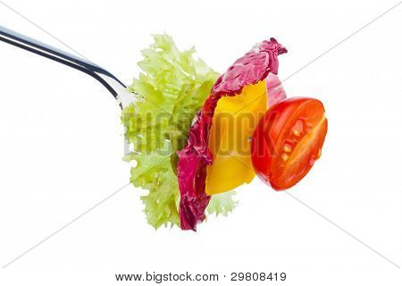 Ensalada y verduras en un tenedor. dieta saludable con alimentos orgánicos