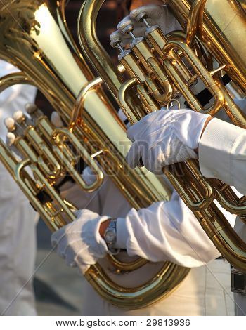 Két Tuba játékos