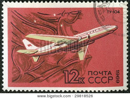 USSR - Circa 1969: Et frimærke, trykt af Ussr viser Turbojet-drevne sovjetiske passagerfly Tu-104, Circa 196