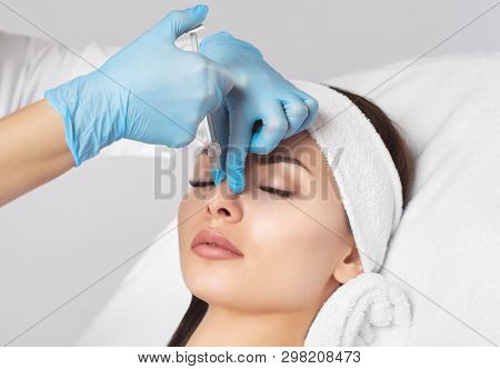 The Doctor Cosmetologist Makes Prick In The Nose To Correct The Hump Of A Beautiful Woman In A Beaut