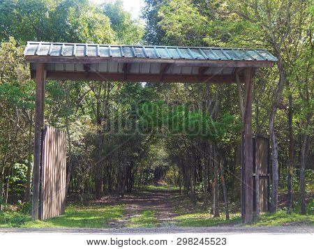 Portón Grande , Camino Hacia La Hacienda
