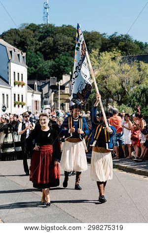 Pont-aven, France - August 5, 2018: Festival Of Gorse Flowers, A Traditional Parade With Celtic Circ