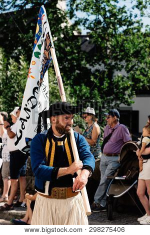Pont-aven, France - August 5, 2018: Festival Of Gorse Flowers, A Traditional Parade With Celtic Circ