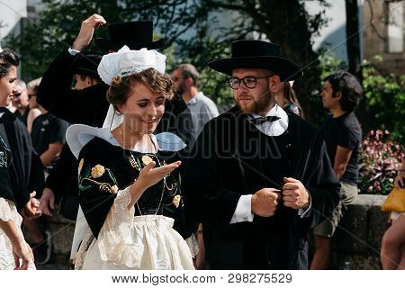 Pont-aven, France - August 5, 2018: Festival Of Gorse Flowers, A Traditional Parade With Celtic Circ