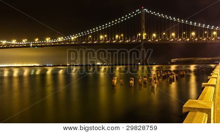 Bay Bridge om natten