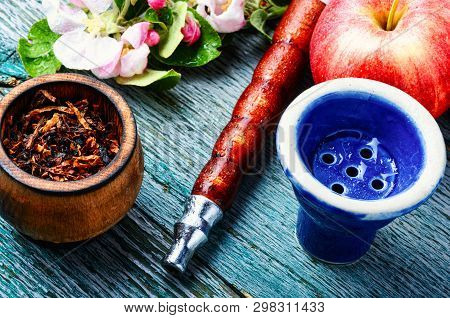 Hookah With Apple Tobacco