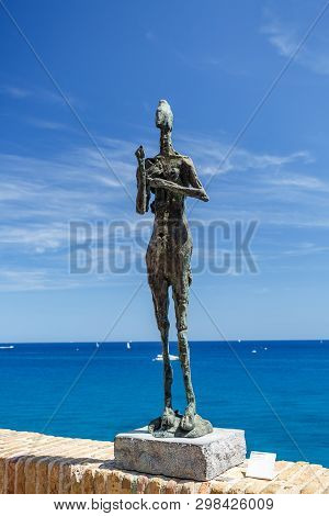 Antibes, France - 15 August, 2017: The Statue La Grain By Germaine Richier Located In The Yard Of Pa