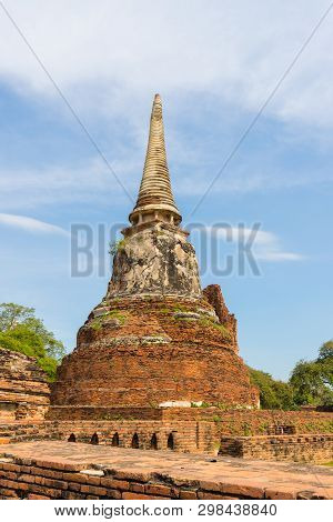 Ayutthaya Historical Park Covers The Ruins Of The Old City Of Ayutthaya,  Wat Mahathat.