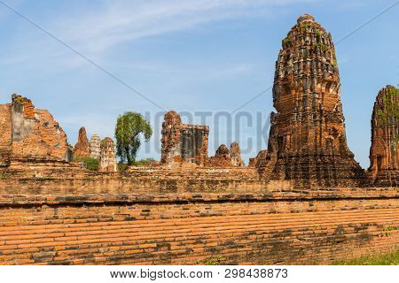 Ayutthaya Historical Park Covers The Ruins Of The Old City Of Ayutthaya,  Wat Mahathat.