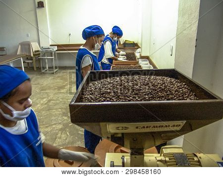 Mococa, Sp, Brasil. 01/04/2005. Lcoffee Roaster Production Line Of The Pessegueiro Farm In Mococa