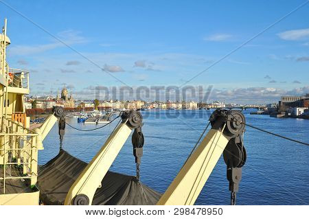 Saint Petersburg, Russia - October 25, 2018: A View Of The Annunciation Bridge And The River Neva Fr