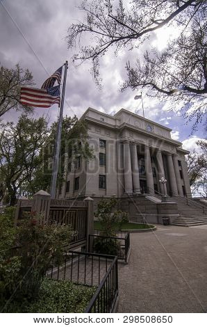 Prescott, Arizona, Usa 04/22/2019 The Yavapai County Courthouse On A Bright Spring Day With The  Loc