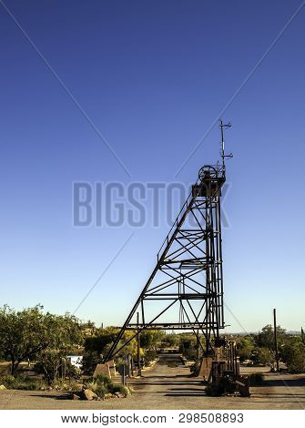Goldfield, Arizona, Usa 04/25/2019 The Mine Elevator Over The Entrance To The Goldfield Ghost Town O