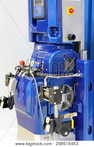 Dispenser. Hydraulic Equipment For Coatings And Polyurea. High Pressure Coating Technology. Hydrauli