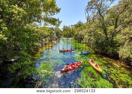 Pays Des Sorgues, Fontaine De Vaucluse