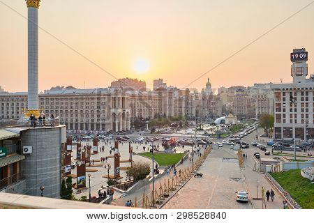 Kyiv Ua, 23-04-2019. Ukraine, Kyiv, Square Maidan Nezalezhnosti, Center Of Capital. Panopam Shot Fro