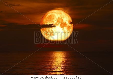 Super Rose Blood Moon Back Silhouette Cloud Red Sky Over Sea