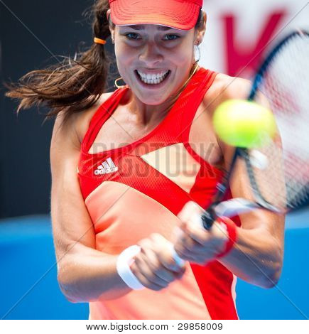 MELBOURNE - 21. ledna: Ana Ivanovic Srbska v jejím třetím kole vyhrát nad Vania Kingová z USA na 